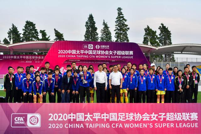火箭轻松领先雄鹿，阿门表现突出成胜利关键